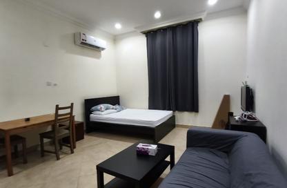 Apartment - Studio - 1 Bathroom for rent in Izghawa - Izghawa - Doha