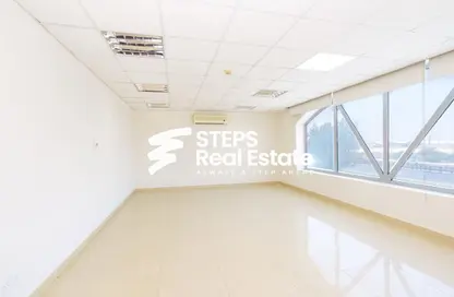 Office Space - 4 Bedrooms - 2 Bathrooms for rent in Al Ain Center - Salwa Road - Doha