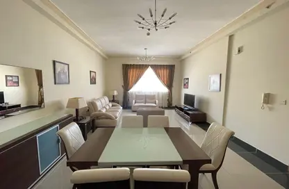 شقة - 2 غرف نوم - 3 حمامات للايجار في ريجنسي رزدنس مشيرب - مشيرب - الدوحة