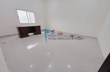 شقة - غرفة نوم - 1 حمام للايجار في الدفنة - الدفينة - الدوحة