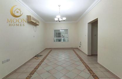 Apartment - 2 Bedrooms - 2 Bathrooms for rent in Salaja Street - Doha Al Jadeed - Doha