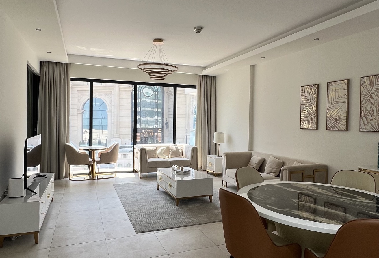 LUXURY 1BHK FULLY FURNISHED INCLUDING BILLS thumbnail 2