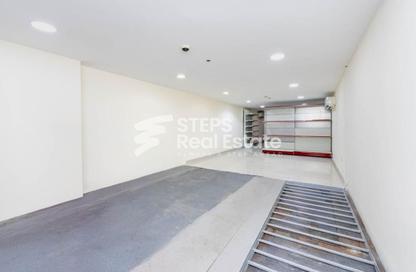 Shop - Studio - 1 Bathroom for rent in Musheireb Tower - Musheireb - Musheireb - Doha