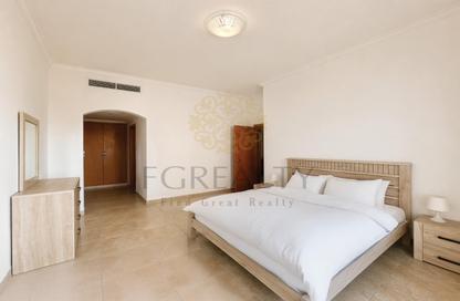 Apartment - 2 Bedrooms - 3 Bathrooms for rent in West Porto Drive - Porto Arabia - The Pearl Island - Doha
