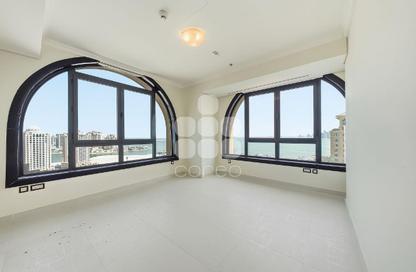 Apartment - 3 Bedrooms - 4 Bathrooms for rent in Tower 22 - Porto Arabia - The Pearl Island - Doha