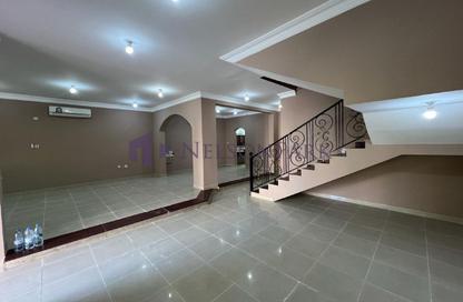 مجمع سكني - 5 غرف نوم - 5 حمامات للايجار في جنوب الدحيل - الدحيل - الدوحة