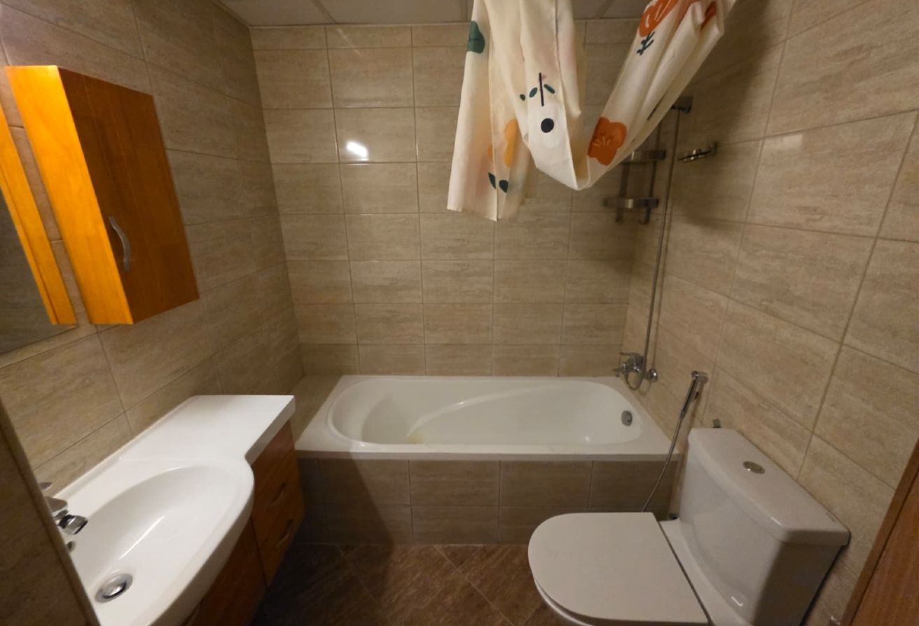 COZY 1 BHK FULLY FURNISHED CLOSE TO TRAMSTATION thumbnail 5