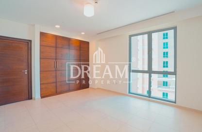 Apartment - 2 Bedrooms - 3 Bathrooms for sale in Viva West - Viva Bahriyah - The Pearl Island - Doha