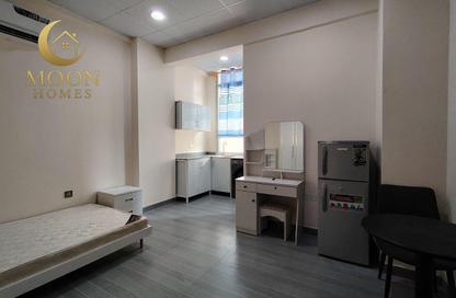 Apartment - Studio - 1 Bathroom for rent in Umm Ghuwailina 4 - Umm Ghuwailina - Doha