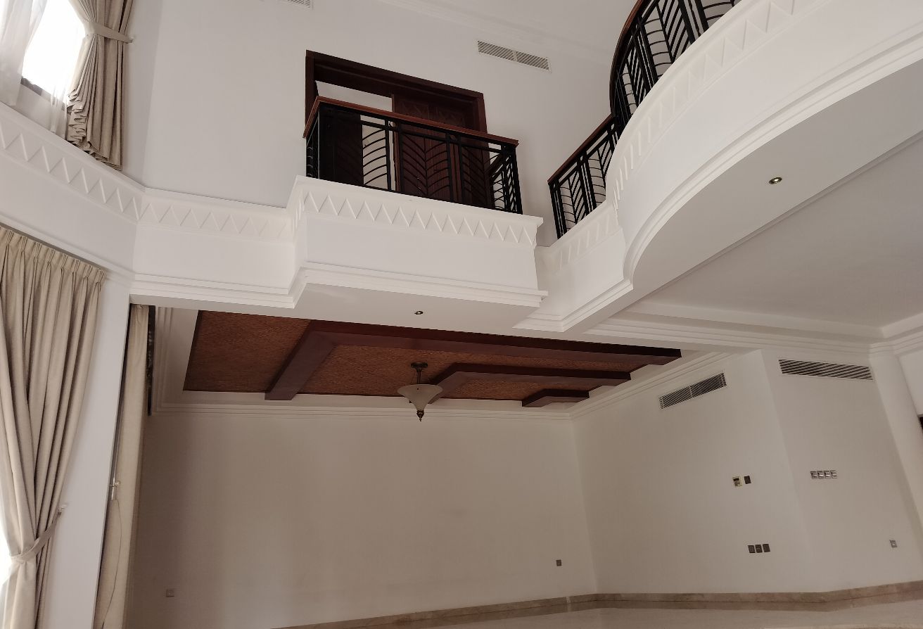 LAGOONA Semi Furnished 5 Bedroom Villa with Maid thumbnail 4
