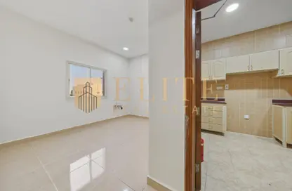 Apartment - 2 Bedrooms - 1 Bathroom for rent in Salwa Road - Al Aziziyah - Doha
