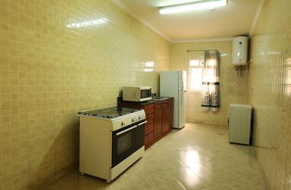 Apartment - 4 Bedrooms - 3 Bathrooms for rent in Bin Dirham 3 - Al Mansoura - Doha