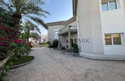 فيلا - 6 غرف نوم - 5 حمامات للبيع في الدفنة - الدفينة - الدوحة