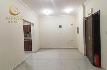 Apartment - 1 Bedroom - 1 Bathroom for rent in Umm Ghuwailina 4 - Umm Ghuwailina - Doha