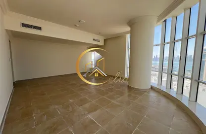 Apartment - 3 Bedrooms - 2 Bathrooms for rent in Al Khair Tower - Corniche Road - Corniche Road - Doha
