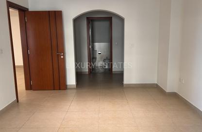 Apartment - 1 Bedroom - 2 Bathrooms for rent in Porto Arabia Townhouses - Porto Arabia - The Pearl Island - Doha