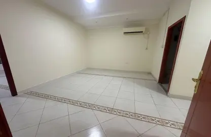 Apartment - Studio - 1 Bathroom for rent in Umm Al Seneem Street - Ain Khaled - Doha