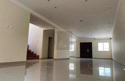 Apartment - 4 Bedrooms - 4 Bathrooms for rent in Al Luqta - Al Luqta - Doha