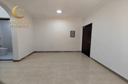 Apartment - 2 Bedrooms - 2 Bathrooms for rent in Umm Ghwailina Comm - Umm Ghuwalina - Umm Ghuwailina - Doha