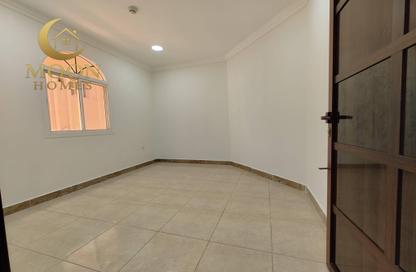 Apartment - 2 Bedrooms - 2 Bathrooms for rent in Umm Ghwailina Comm - Umm Ghuwalina - Umm Ghuwailina - Doha