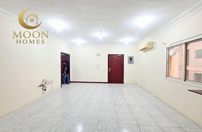 Apartment - 1 Bedroom - 1 Bathroom for rent in Umm Ghwailina Comm - Umm Ghuwalina - Umm Ghuwailina - Doha