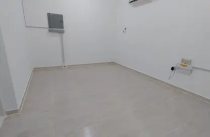 Apartment - 1 Bathroom for rent in Salwa Road - Al Aziziyah - Doha