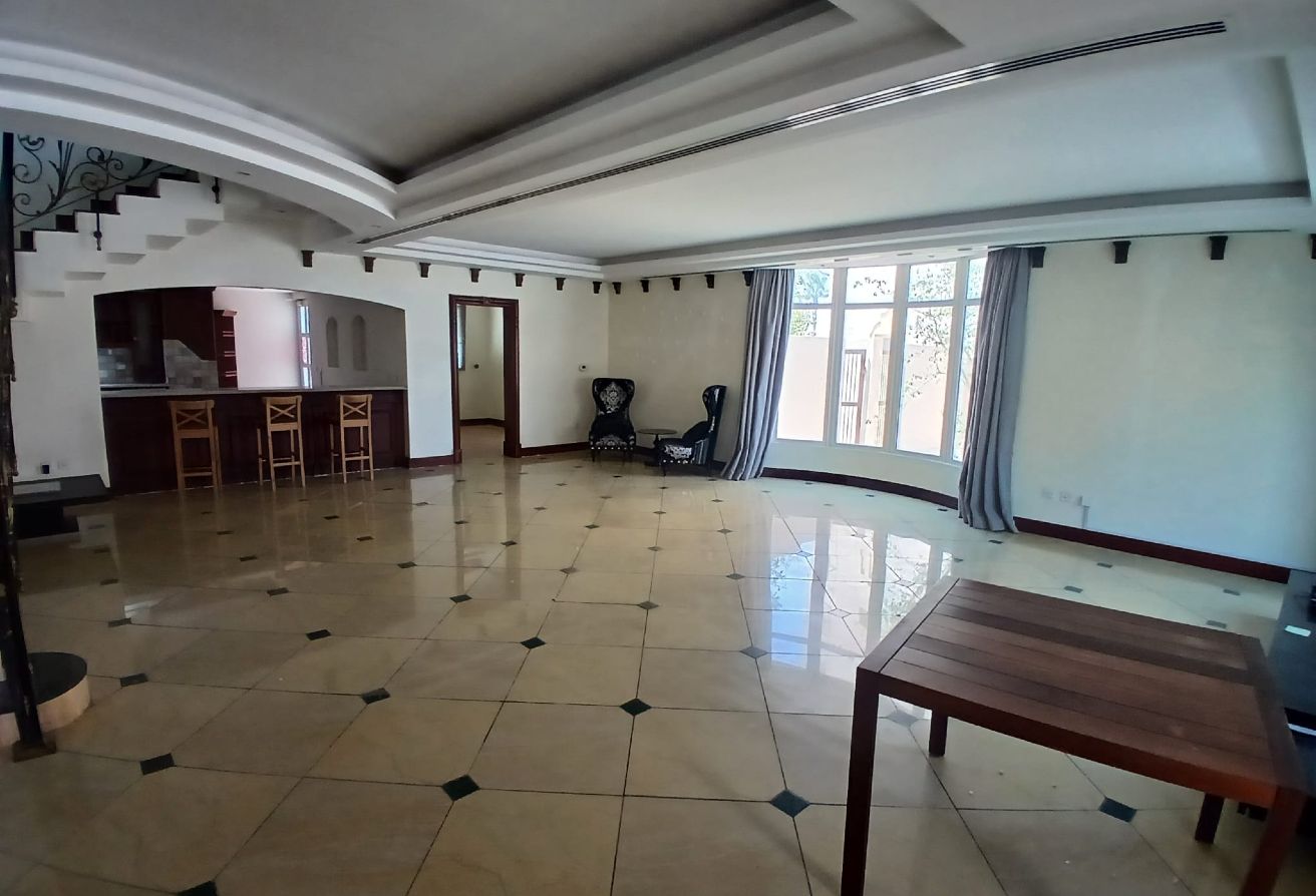 5 BR Villa in West Bay Lagoon with 380 sqm Space