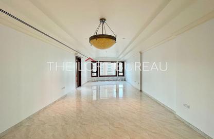 Apartment - 2 Bedrooms - 3 Bathrooms for rent in West Porto Drive - Porto Arabia - The Pearl Island - Doha