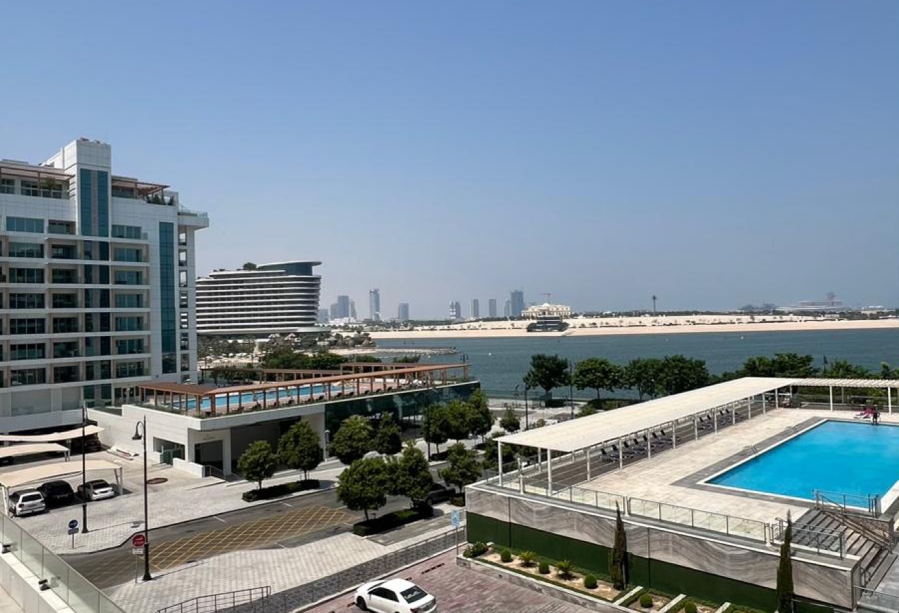 Luxury 1BHK| Bills Included | Sea and Pool View thumbnail 4