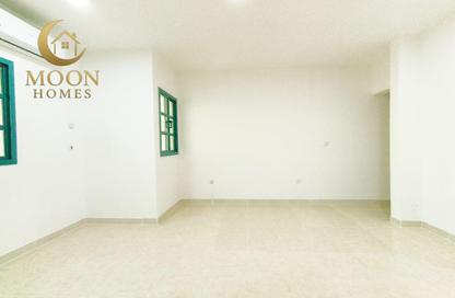 Apartment - 2 Bedrooms - 2 Bathrooms for rent in Umm Ghuwailina 4 - Umm Ghuwailina - Doha