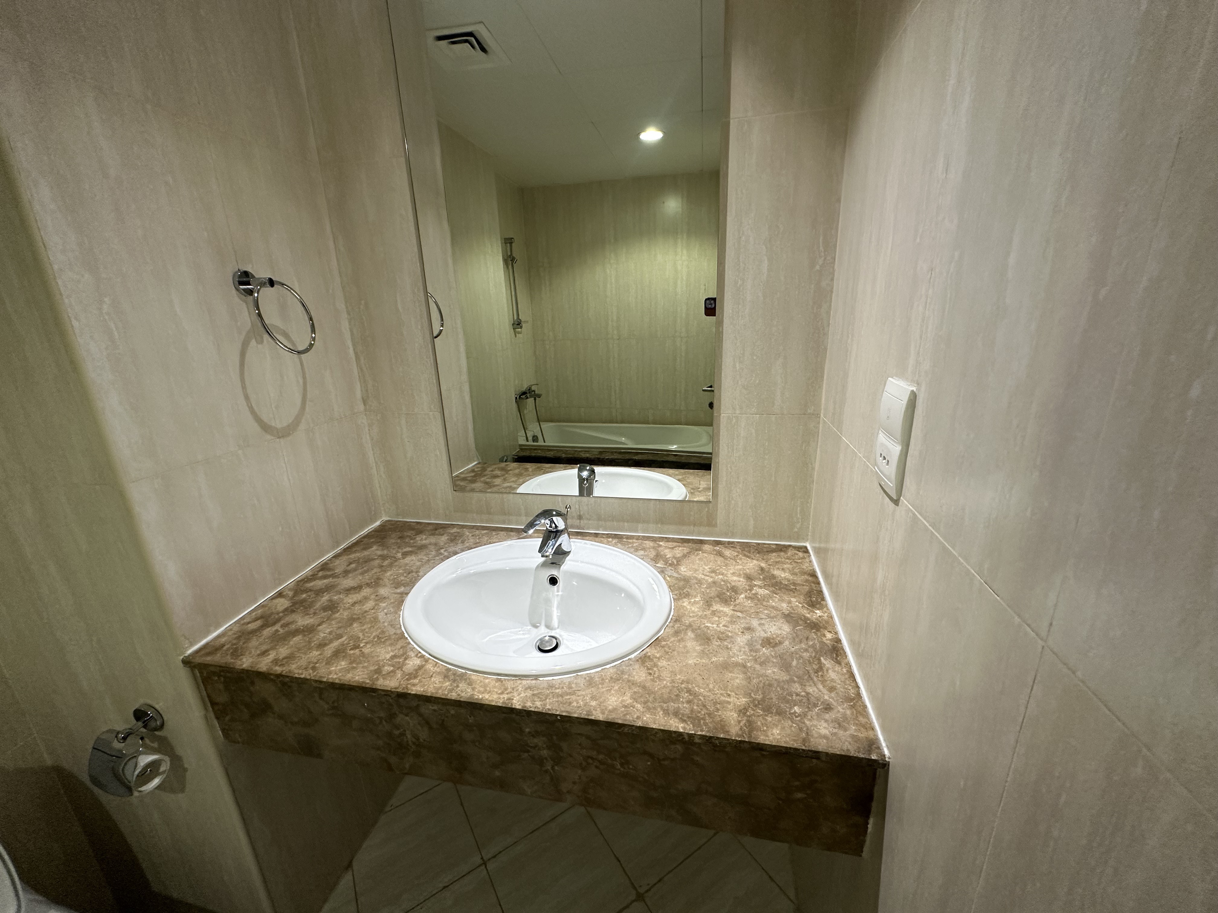 Large And Spacious 2 Bedroom Fully Marina View thumbnail 8