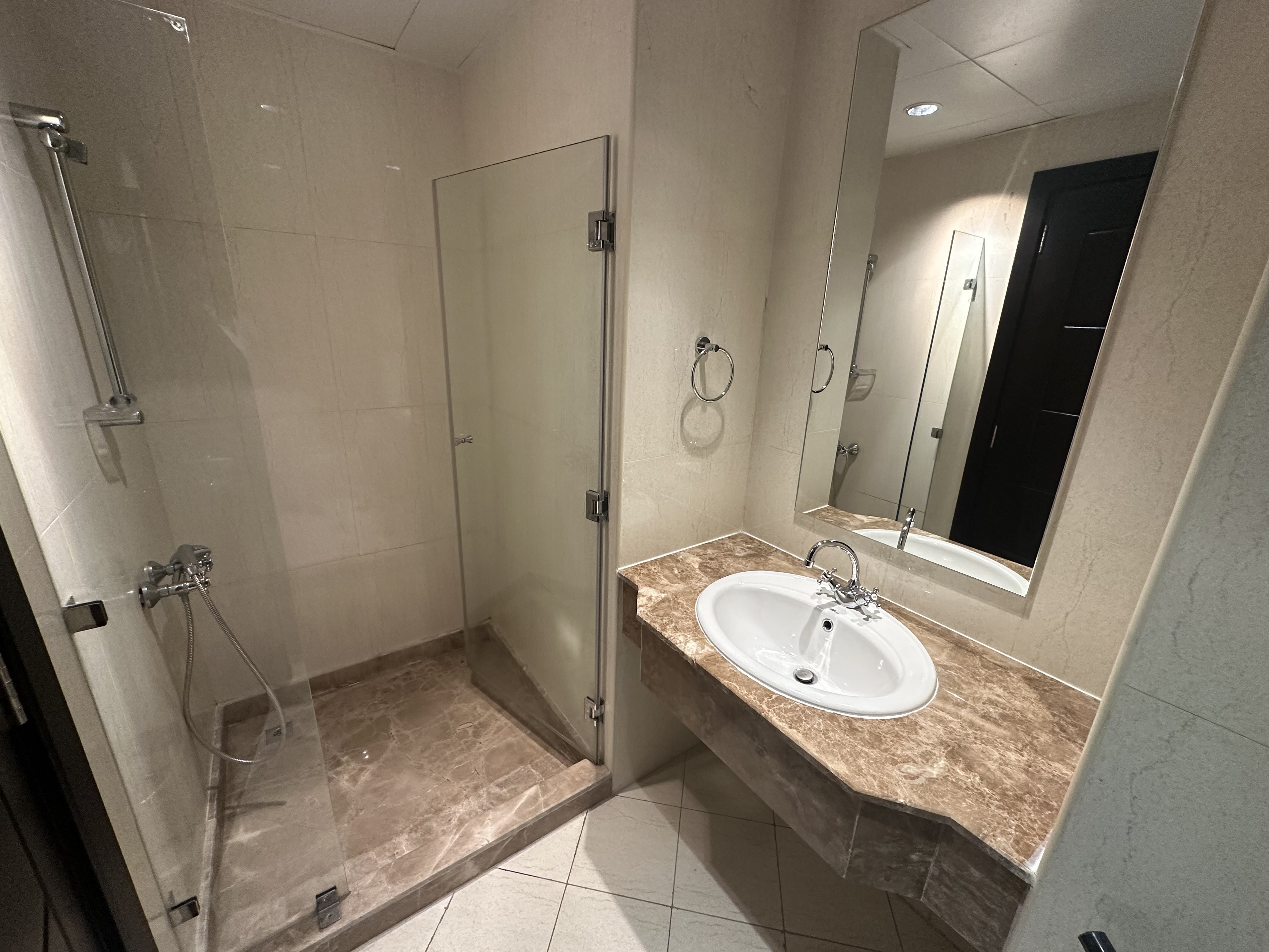 Large And Spacious 2 Bedroom Fully Marina View thumbnail 4