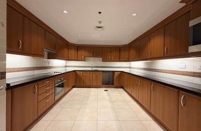 Apartment - 2 Bedrooms - 2 Bathrooms for rent in East Porto Drive - Porto Arabia - The Pearl Island - Doha