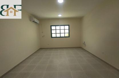Apartment - 2 Bedrooms - 2 Bathrooms for rent in Umm Ghwailina Comm - Umm Ghuwalina - Umm Ghuwailina - Doha