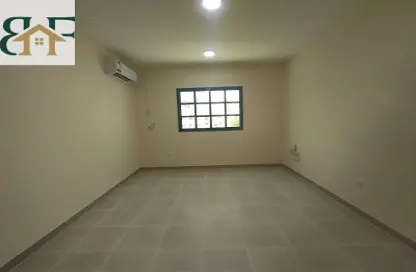 Apartment - 2 Bedrooms - 2 Bathrooms for rent in Umm Ghwailina Comm - Umm Ghuwalina - Umm Ghuwailina - Doha