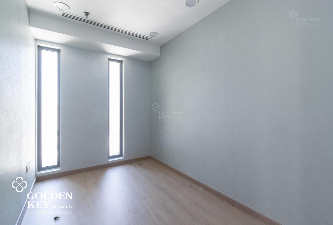 Business Tower | Expansive Floor Plan