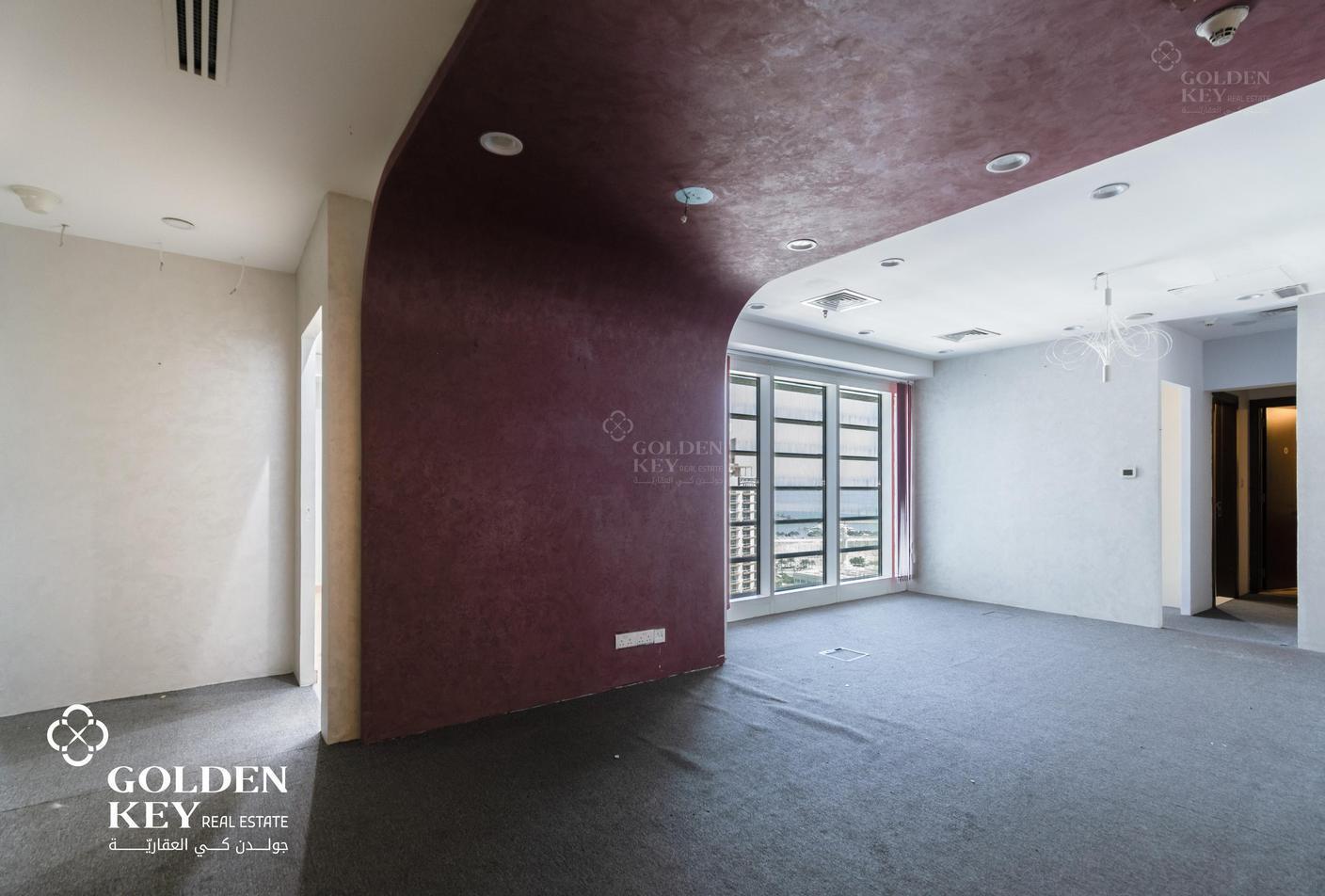 Business Tower | Expansive Floor Plan