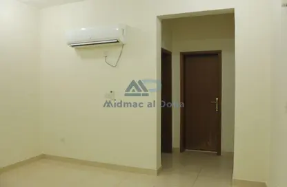 Apartment - 2 Bedrooms - 2 Bathrooms for rent in Al Aziziyah - Al Aziziyah - Doha