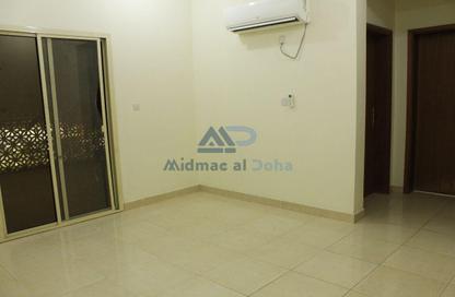 Apartment - 2 Bedrooms - 2 Bathrooms for rent in Al Aziziyah - Al Aziziyah - Doha