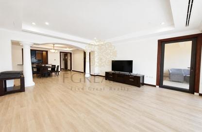 Townhouse - 2 Bedrooms - 3 Bathrooms for rent in West Porto Drive - Porto Arabia - The Pearl Island - Doha