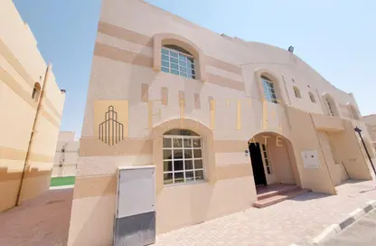 Villa - 5 Bedrooms - 4 Bathrooms for rent in Ain Khaled Villas - Ain Khaled - Doha