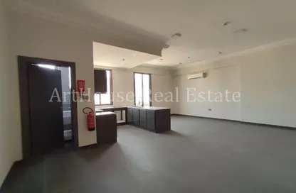 شقة - 2 غرف نوم - 3 حمامات للايجار في بن عمران - فريج بن عمران - الدوحة