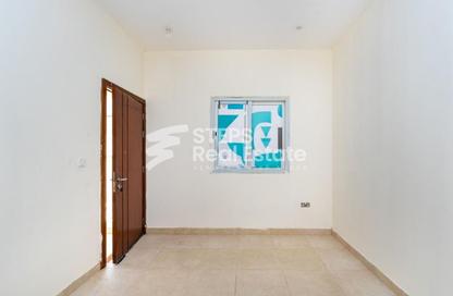 Warehouse - Studio - 6 Bathrooms for sale in East Industrial Street - Birkat Al Awamer - Al Wakra