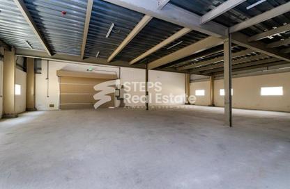 Warehouse - Studio - 6 Bathrooms for sale in East Industrial Street - Birkat Al Awamer - Al Wakra
