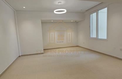 Apartment - 2 Bedrooms - 2 Bathrooms for rent in Al Khair Tower - Corniche Road - Corniche Road - Doha