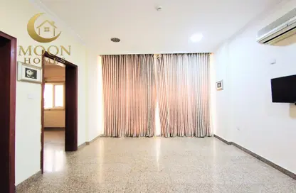 Apartment - 1 Bedroom - 1 Bathroom for rent in Umm Ghwailina Comm - Umm Ghuwalina - Umm Ghuwailina - Doha