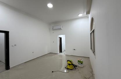 Apartment - Studio - 1 Bathroom for rent in Rawdat Al Hamama - Al Daayen