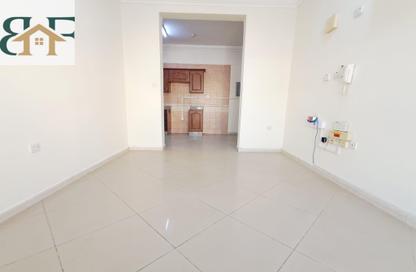 Apartment - 1 Bedroom - 1 Bathroom for rent in Umm Ghwailina Comm - Umm Ghuwalina - Umm Ghuwailina - Doha