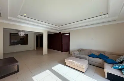 Apartment - 1 Bedroom - 2 Bathrooms for rent in East Porto Drive - Porto Arabia - The Pearl Island - Doha