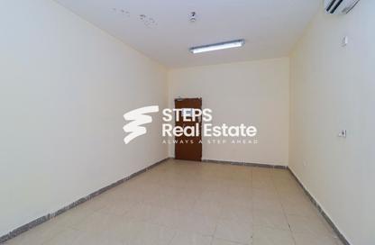 Labor Camp - Studio - 7+ Bathrooms for rent in Industrial Area 4 - Industrial Area - Industrial Area - Doha
